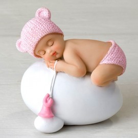 Baby slapend op ei figuur