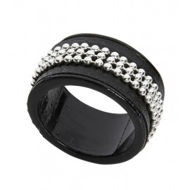 Zwarte ring met studs